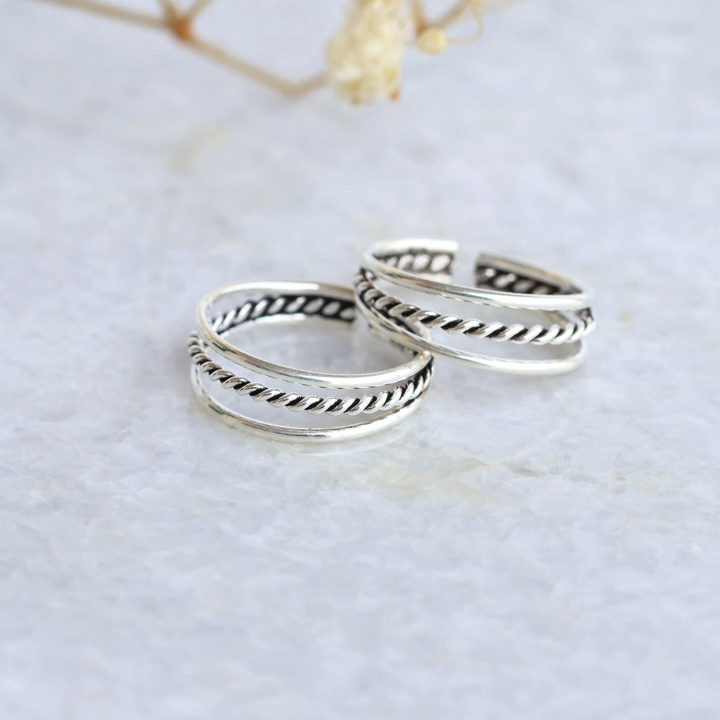 Wire Detail Toe Ring